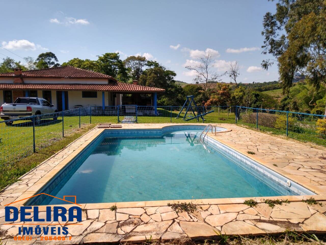 Fazenda à venda com 4 quartos, 200m² - Foto 1