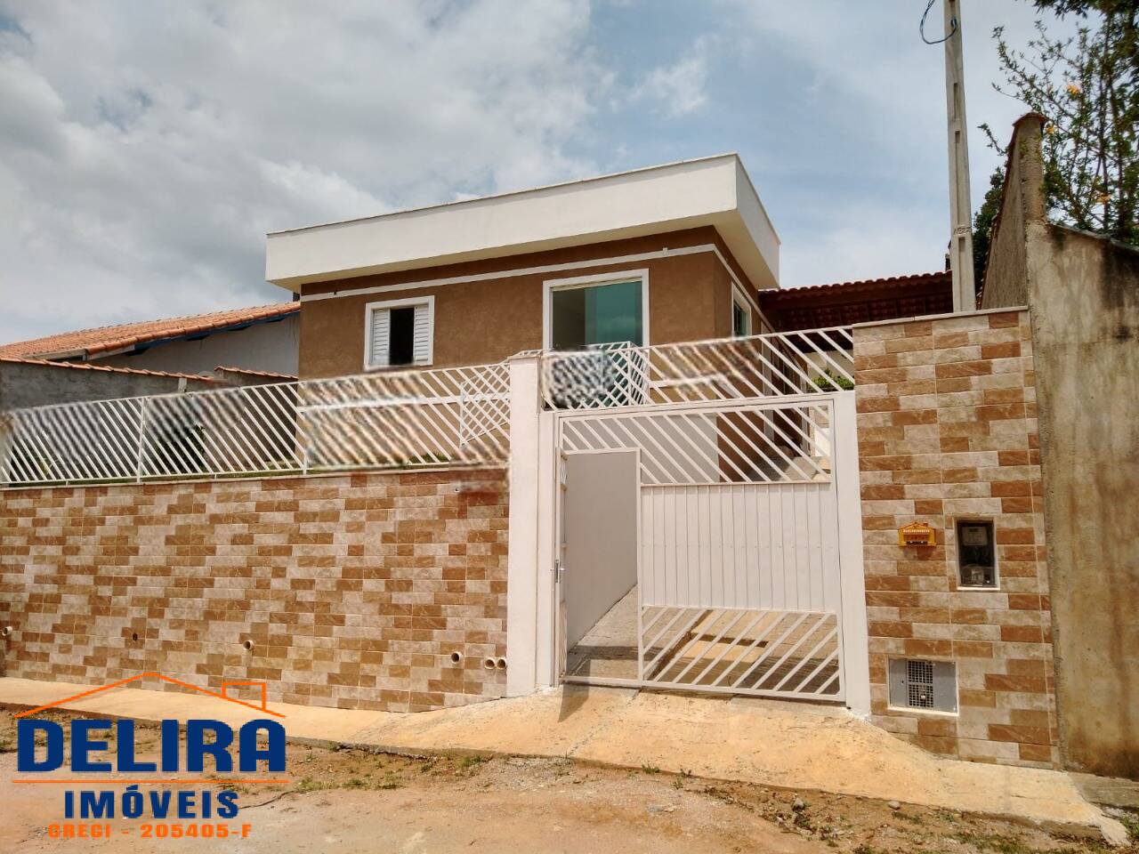 Casa à venda com 3 quartos, 116m² - Foto 1