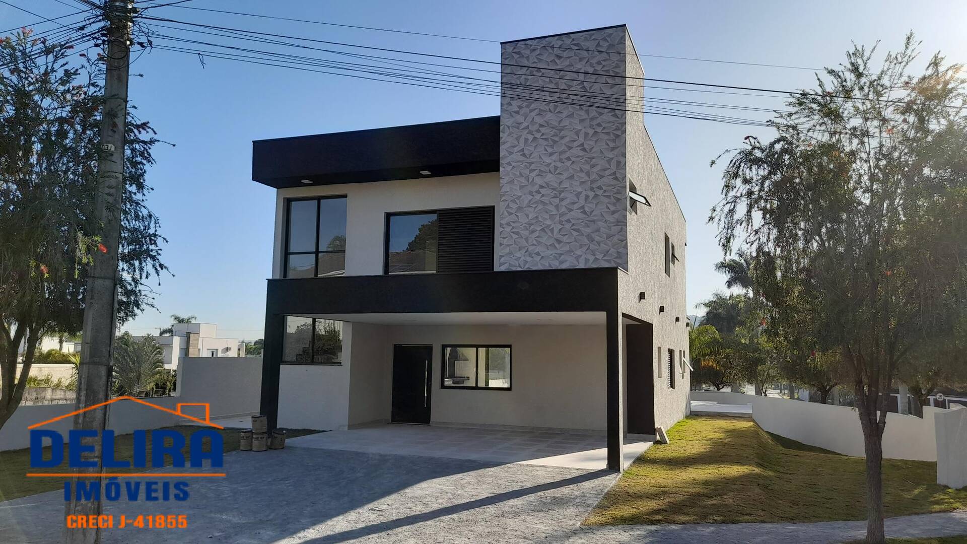 Casa à venda com 4 quartos, 266m² - Foto 2