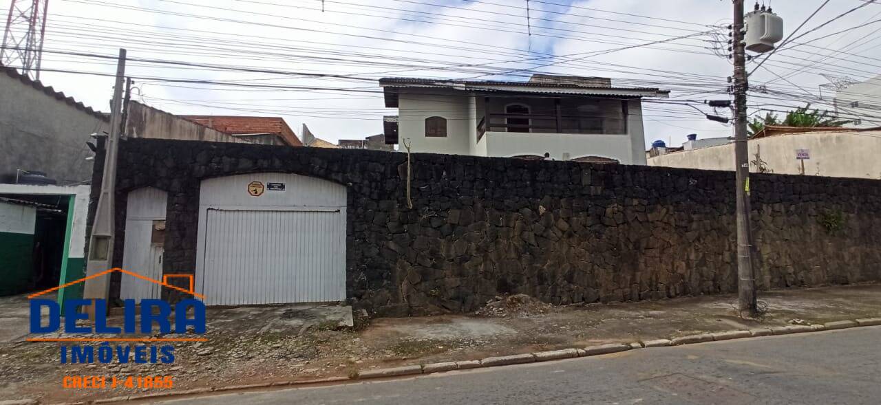 Casa à venda com 3 quartos, 500m² - Foto 1