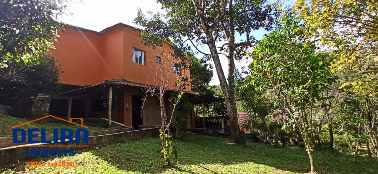 Fazenda à venda com 7 quartos, 600m² - Foto 1