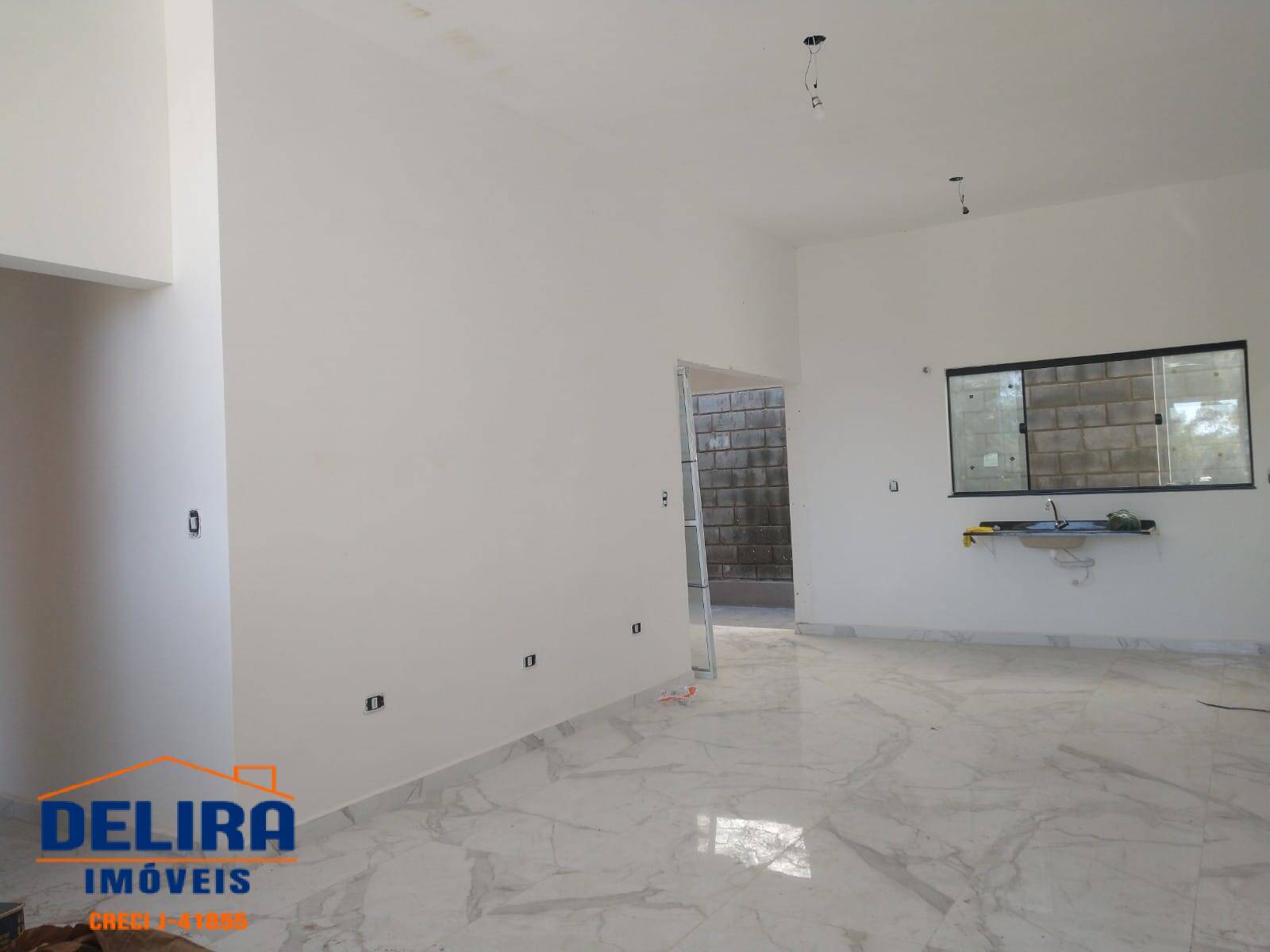 Casa à venda com 2 quartos, 98m² - Foto 2