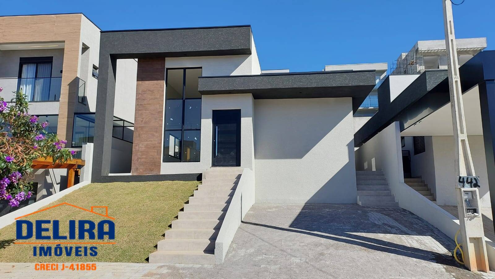 Casa à venda com 3 quartos, 146m² - Foto 1