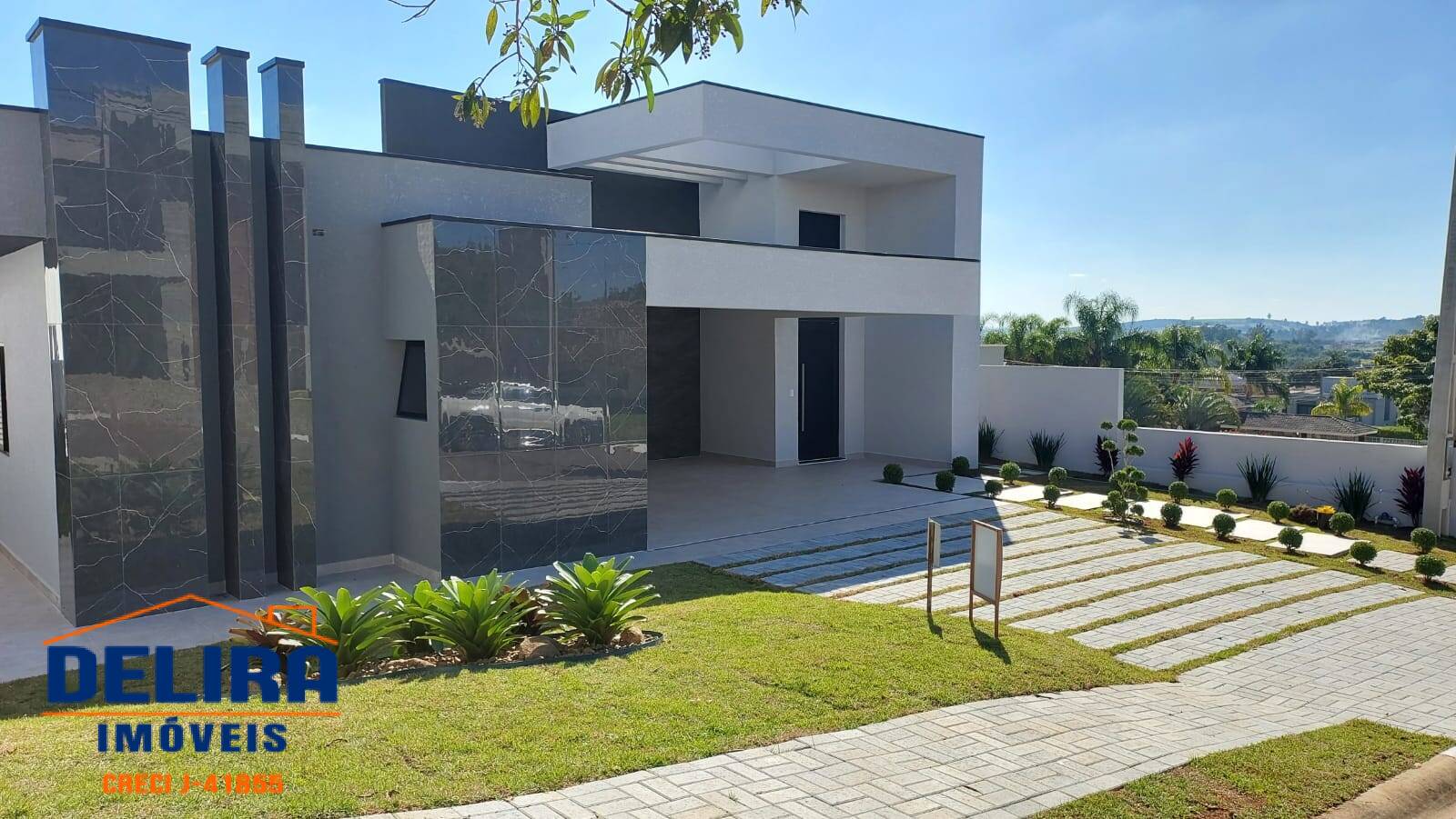 Casa à venda com 3 quartos, 220m² - Foto 2