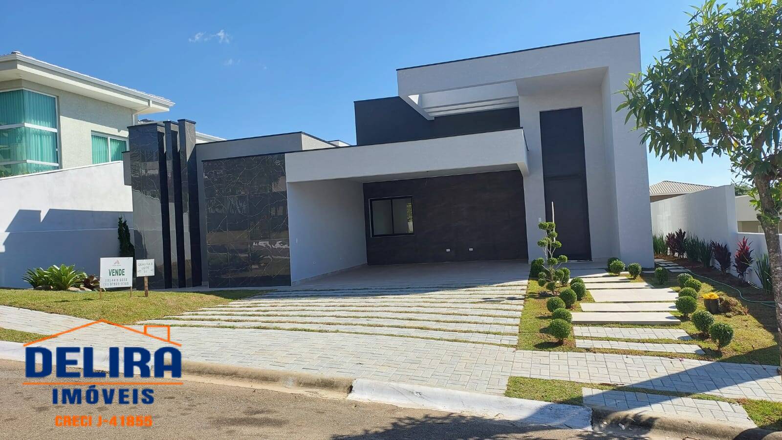 Casa à venda com 3 quartos, 220m² - Foto 1