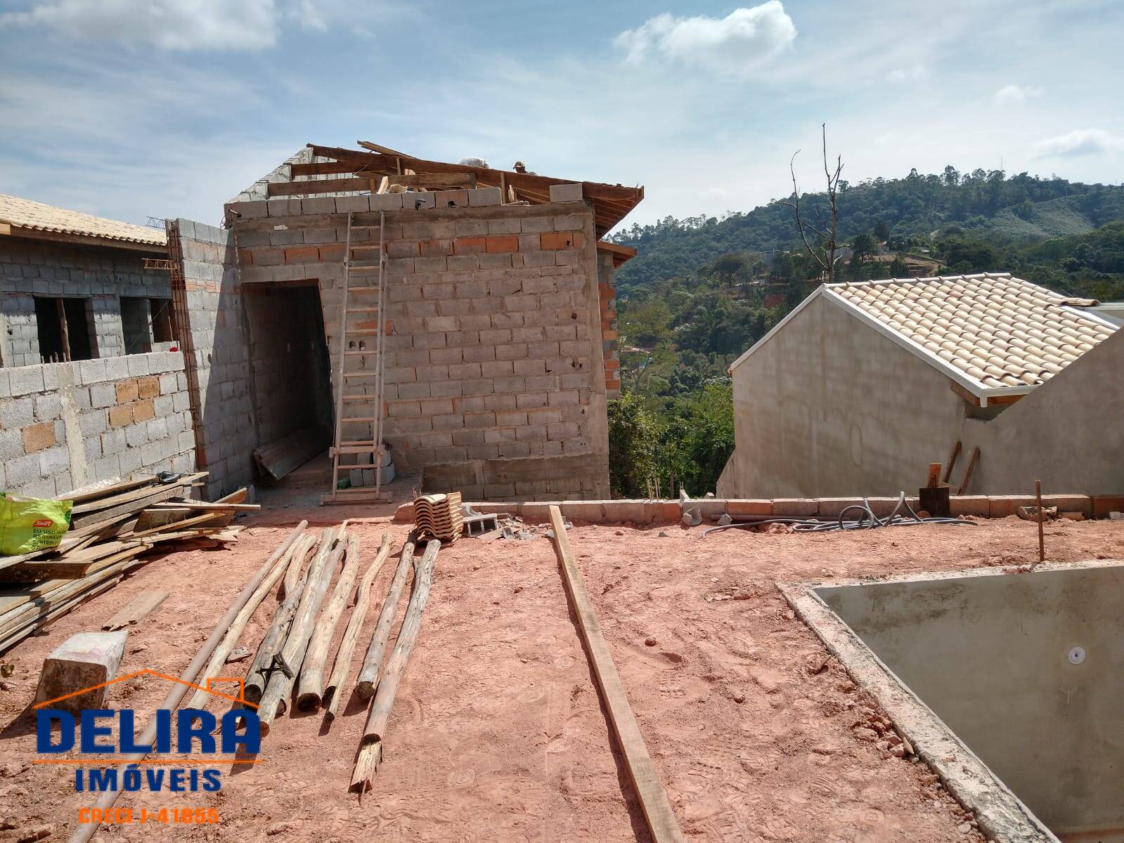 Casa à venda com 3 quartos, 140m² - Foto 2