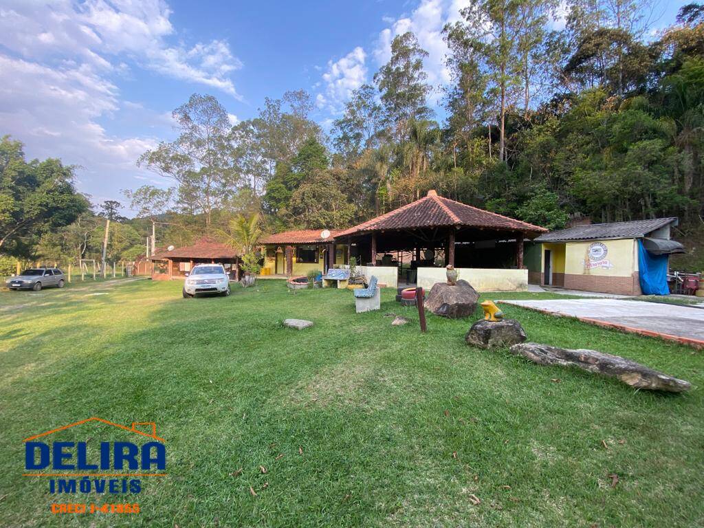 Fazenda à venda com 2 quartos, 200m² - Foto 1