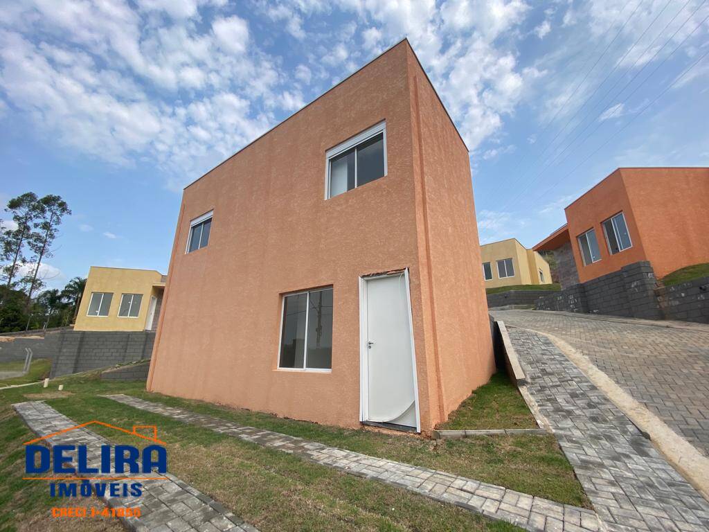 Casa à venda com 2 quartos, 78m² - Foto 1