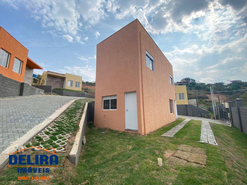 Casa à venda com 2 quartos, 78m² - Foto 2