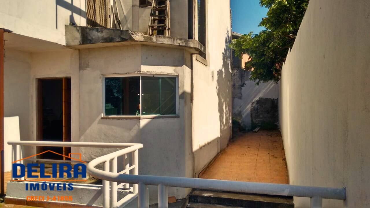 Casa à venda com 4 quartos, 400m² - Foto 4