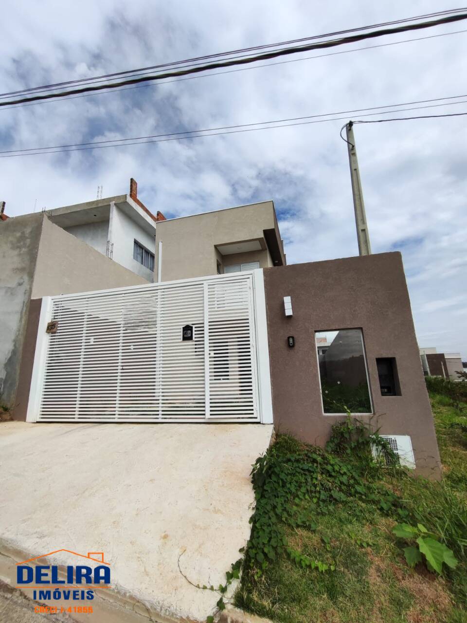 Casa à venda com 3 quartos, 111m² - Foto 1