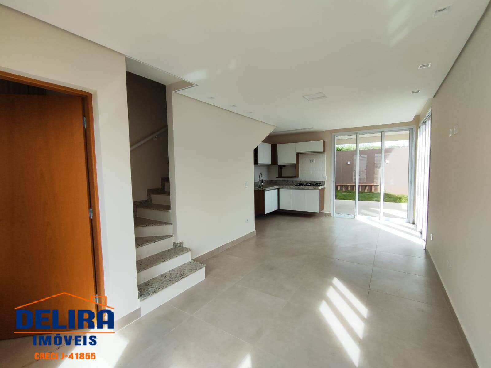 Casa à venda com 3 quartos, 111m² - Foto 11