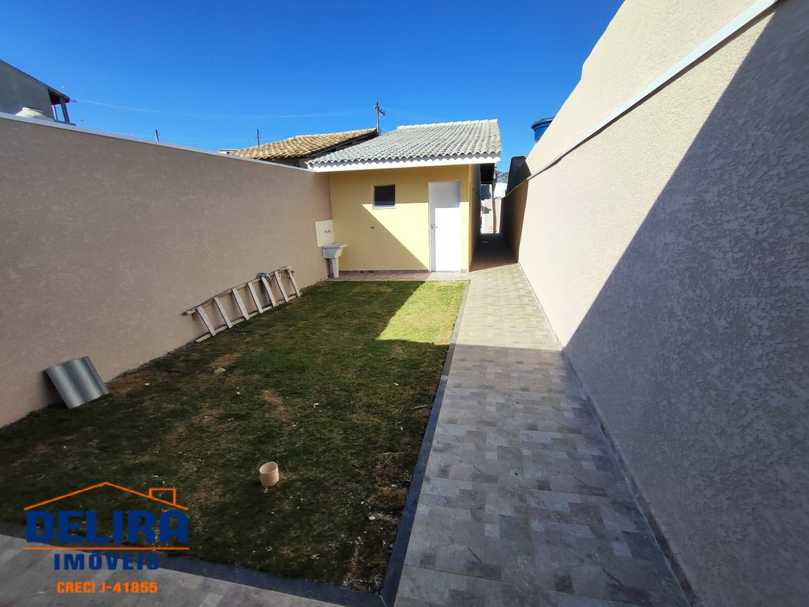 Casa à venda com 2 quartos, 85m² - Foto 2