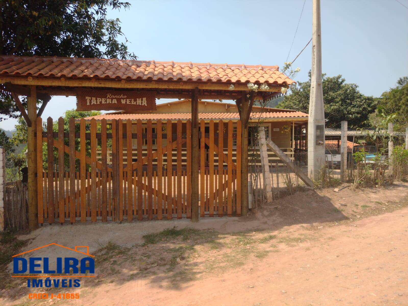 Fazenda à venda com 4 quartos, 300m² - Foto 1